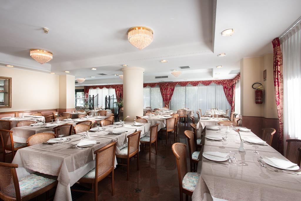 Hotel Zeus Cesenatico Exterior photo