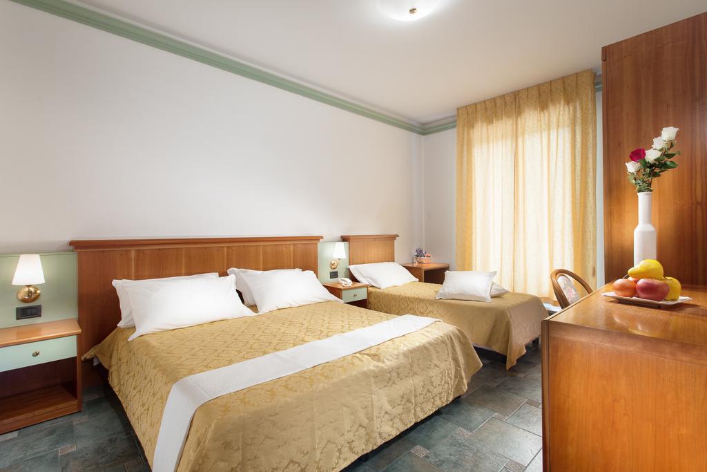 Hotel Zeus Cesenatico Room photo
